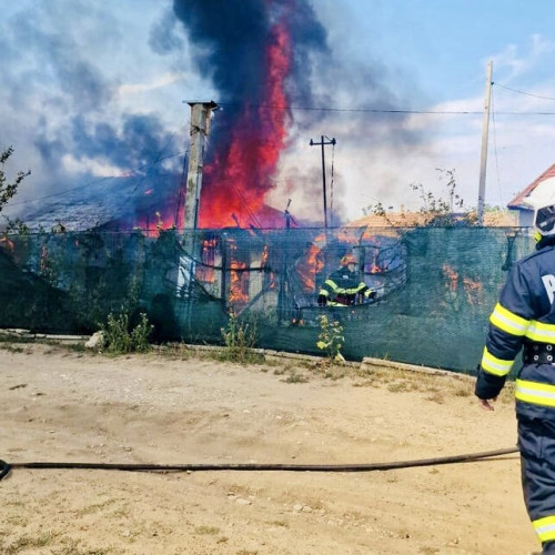 Incendiu în comuna Bradulet, intervenția pompierilor