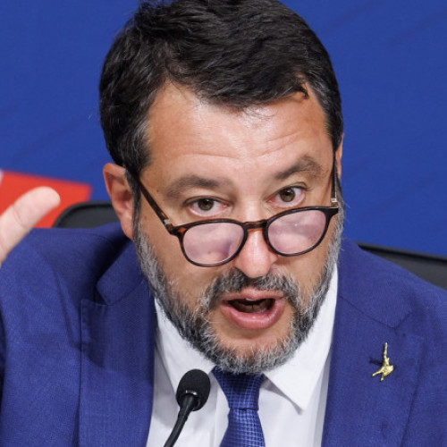 Salvini îl numește din nou &quot;nebun&quot; pe Macron, acuzându-l de război