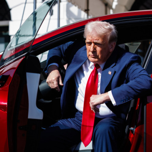 Donald Trump susține Tesla prin achiziția unei mașini electrice