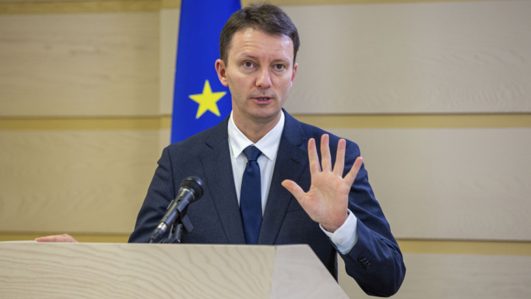 Critici între eurodeputați pe tema accesării fondurilor europene pentru apărare