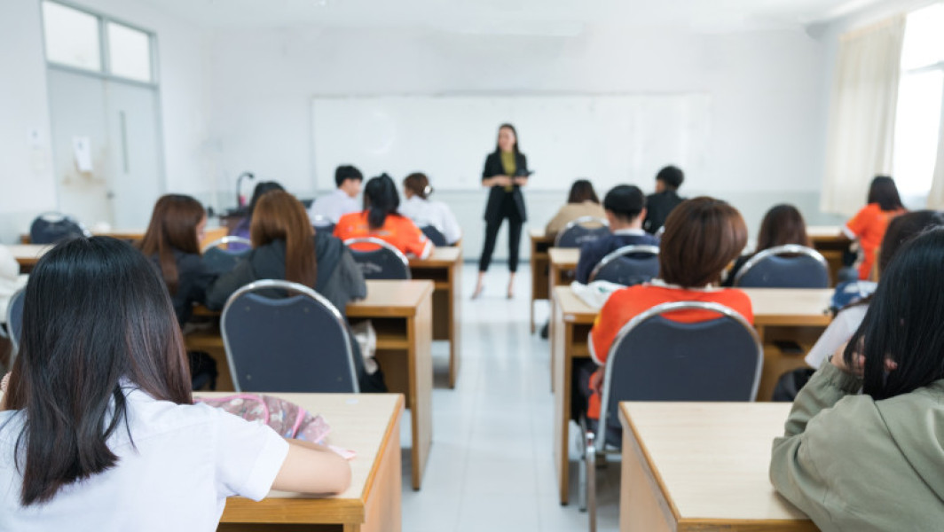 Elevii din clasele a VIII-a susțin simularea Evaluării Naționale