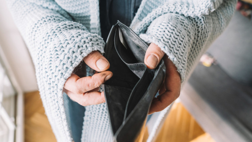 Patru din 10 români nu reușesc să economisească