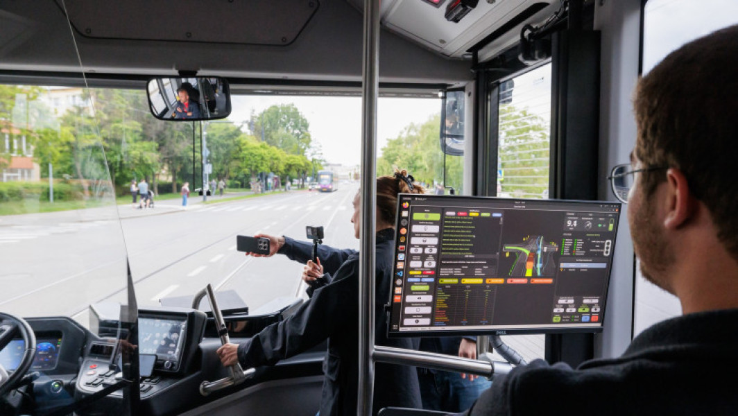 Autobuz autonom testat la Cluj-Napoca în cadrul Summitului pentru Neutralitate Climatică