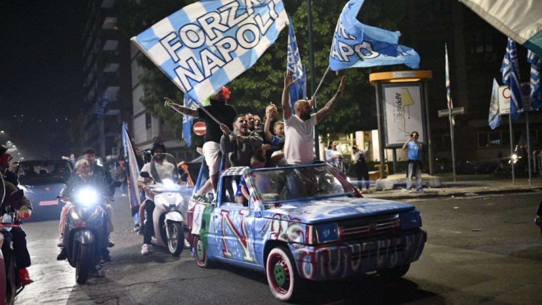 Napoli câștigă al patrulea titlu de campioană a Italiei