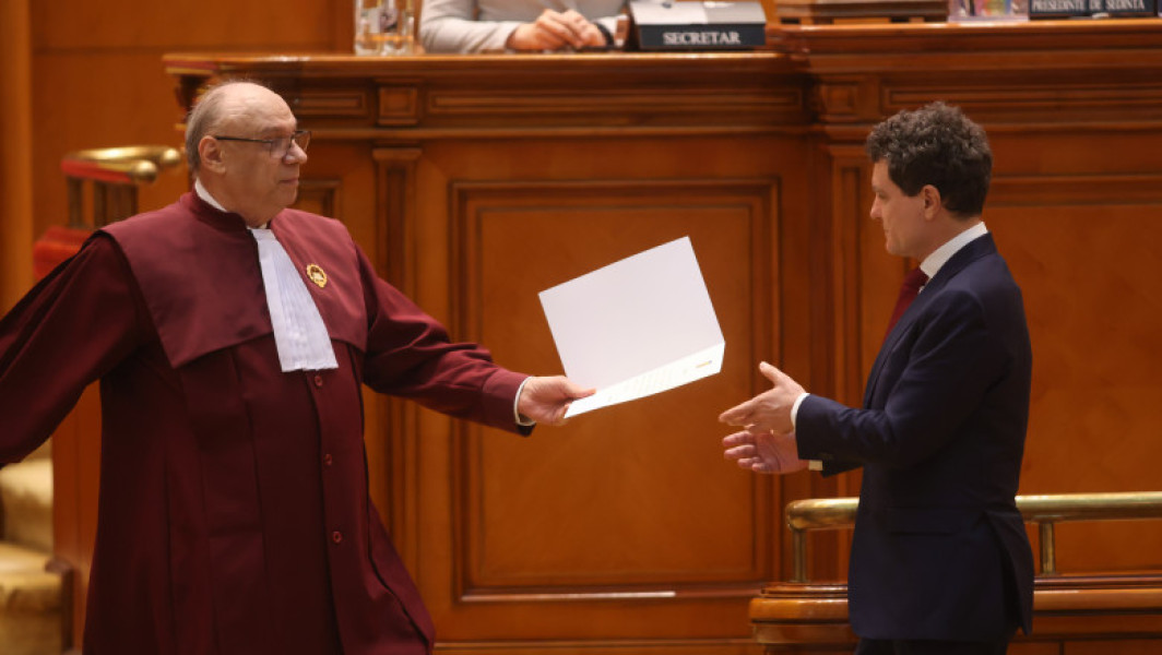 Protest în Parlament la ceremonia de învestitură a lui Nicușor Dan
