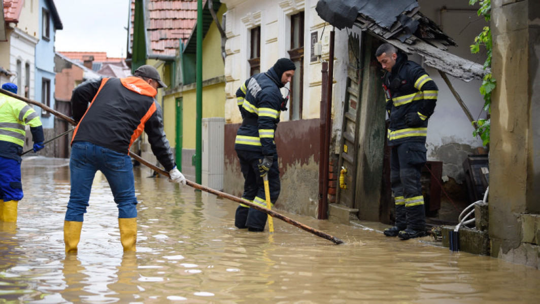 Evacuări preventive din cauza inundațiilor în patru județe din România