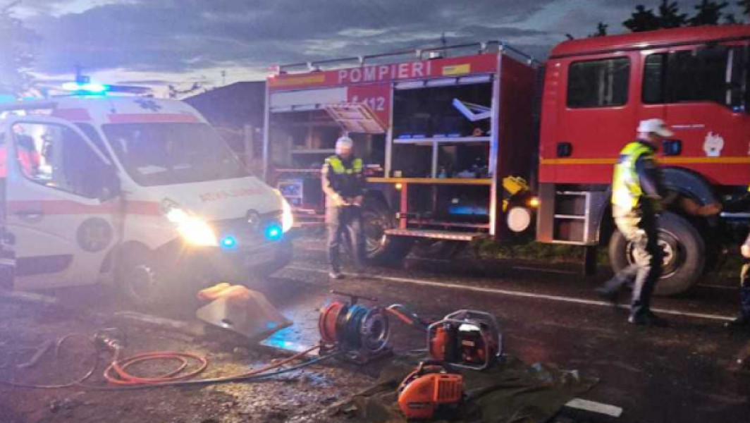 Trei persoane, printre care un tânăr de 19 ani, au fost grav rănite după un accident rutier în Neamț