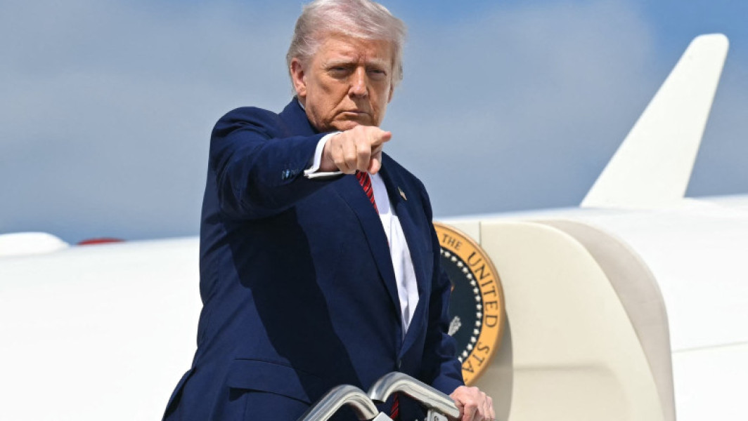Nicușor Dan a confirmat că a avut o discuție cu Donald Trump și a declarat că este onorat de această convorbire, potrivit digi24.ro. El i-a mulțumit fostului președinte american pentru felicitări și a afirmat că Statele Unite ale Americii reprezintă "cel mai puternic aliat al României și un partener strategic vital".
