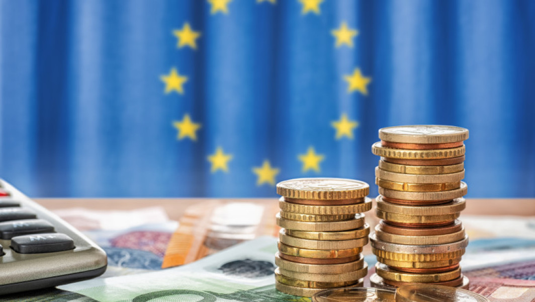 România a încheiat contracte în valoare de aproape 30 de miliarde de euro din fonduri europene, potrivit ministrului Proiectelor Europene, Marcel Bolos, citează digi24.ro. Ministerul a anunțat că țara noastră se află pe locul al doilea după Polonia în ceea ce privește valoarea proiectelor finanțate din fonduri de coeziune.
