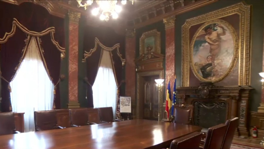 Palatul Vechi al Băncii Naționale a României a fost deschis publicului pentru două zile, eveniment care a atras mulți vizitatori interesați de istoria și arhitectura acestei clădiri de peste 100 de ani, conform digi24.ro. Clădirea de pe Lipscani, considerată cea mai impunătoare din Centrul Vechi al Capitalei, își păstrează farmecul și povestea în spatele ușilor de fier, ca o adevărată bijuterie arhitecturală.
