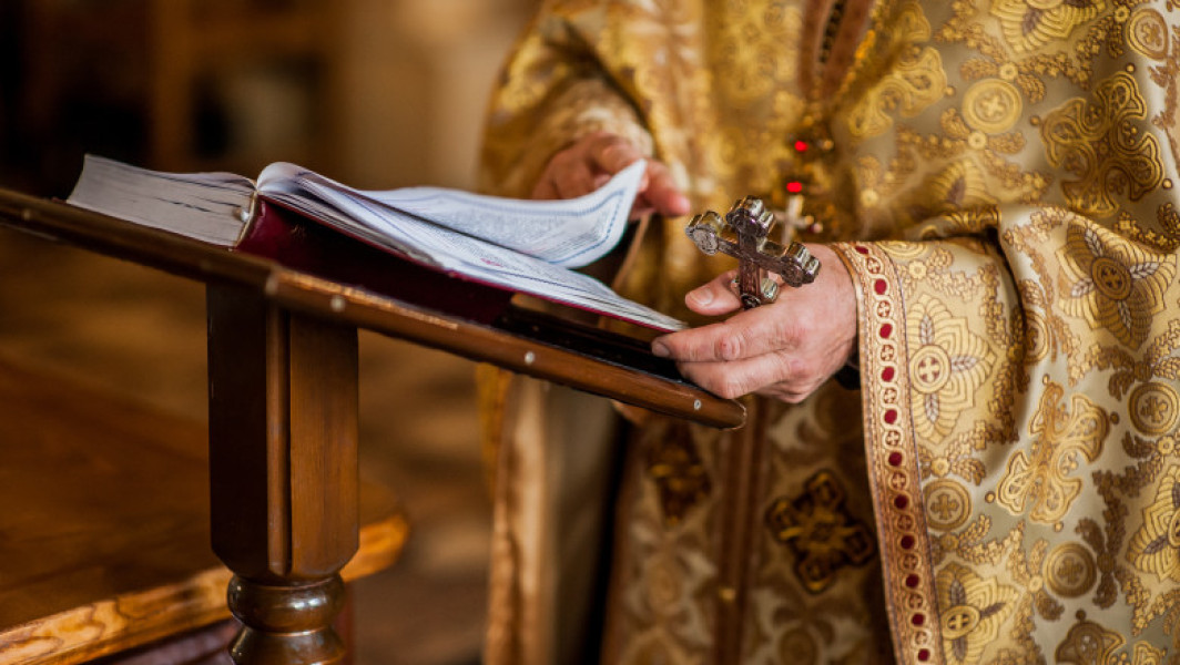 Luna iunie 2025 reprezintă o perioadă foarte importantă din punct de vedere spiritual în calendarul ortodox, fiind marcată de multiple sărbători și momente de reflecție religioasă. Potrivit digi24.ro, această lună include evenimente precum Pogorarea Duhului Sfânt și pomenirea Sfinților Apostoli Petru și Pavel, evenimente ce au o mare semnificație pentru creștinism.