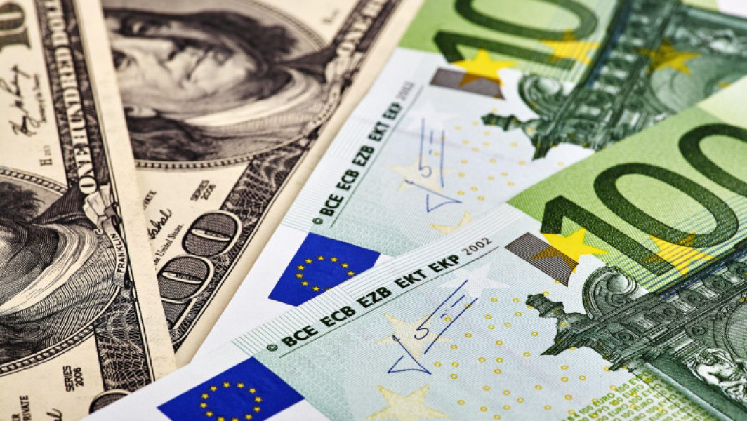 Euro atinge cel mai ridicat nivel față de dolarul american din ultimii patru ani
