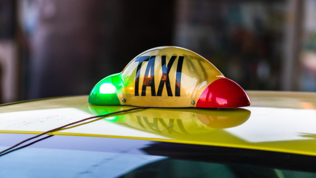 Control al poliției transporturi în zona aeroporturilor din România privind activitatea de taximetrie