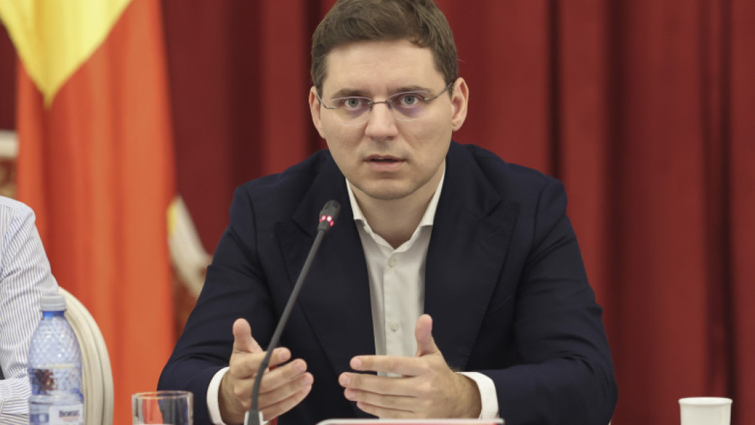 Apel la calm și responsabilitate în scena politică românească