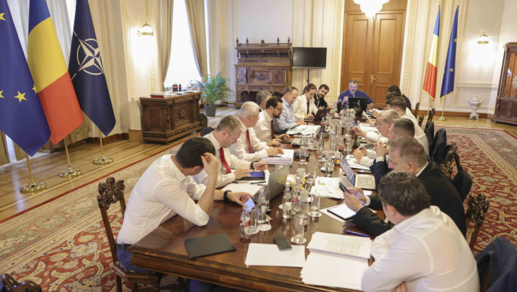 Liderii PSD, PNL, USR și UDMR se întâlnesc astăzi la Palatul Cotroceni pentru discuții cu Nicușor Dan, după încheierea negocierilor de la Guvern, potrivit surselor politice citate de digi24.ro. Discuțiile sunt tensionate, mai ales fiindcă UDMR a amenințat că ar putea părăsi negocierile de ultim moment pentru formarea noului guvern.
