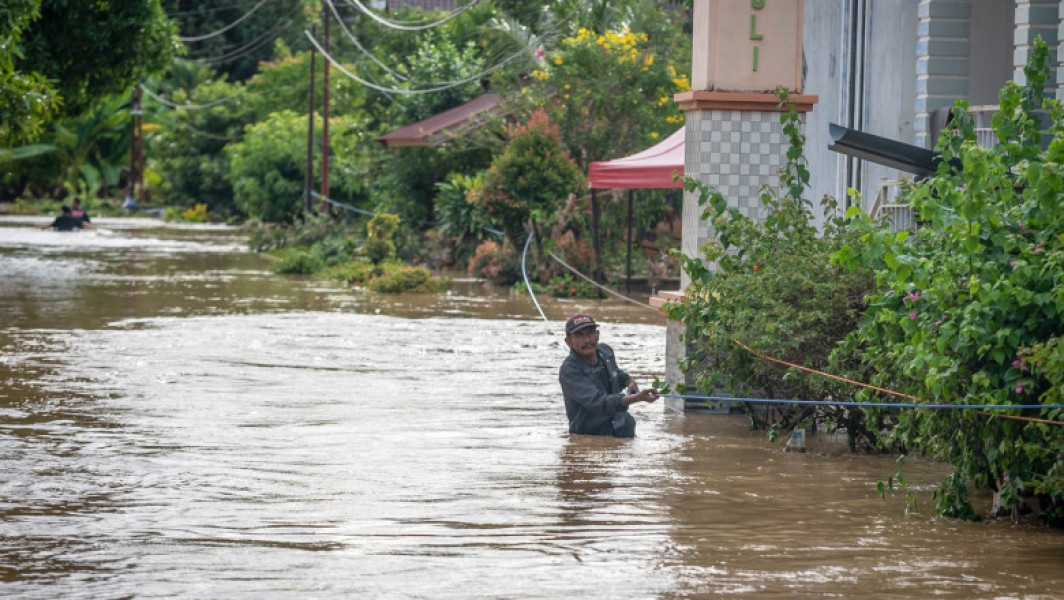 Inundații severe în Bali și Flores, Indonezia: 18 morți