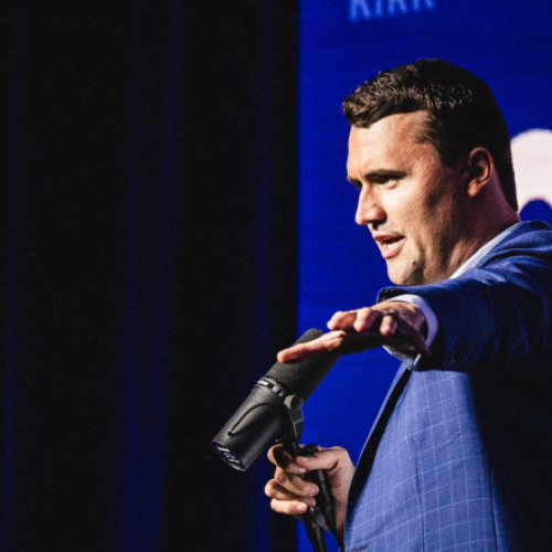 Charlie Kirk susține că violența armată justifică deținerea armelor