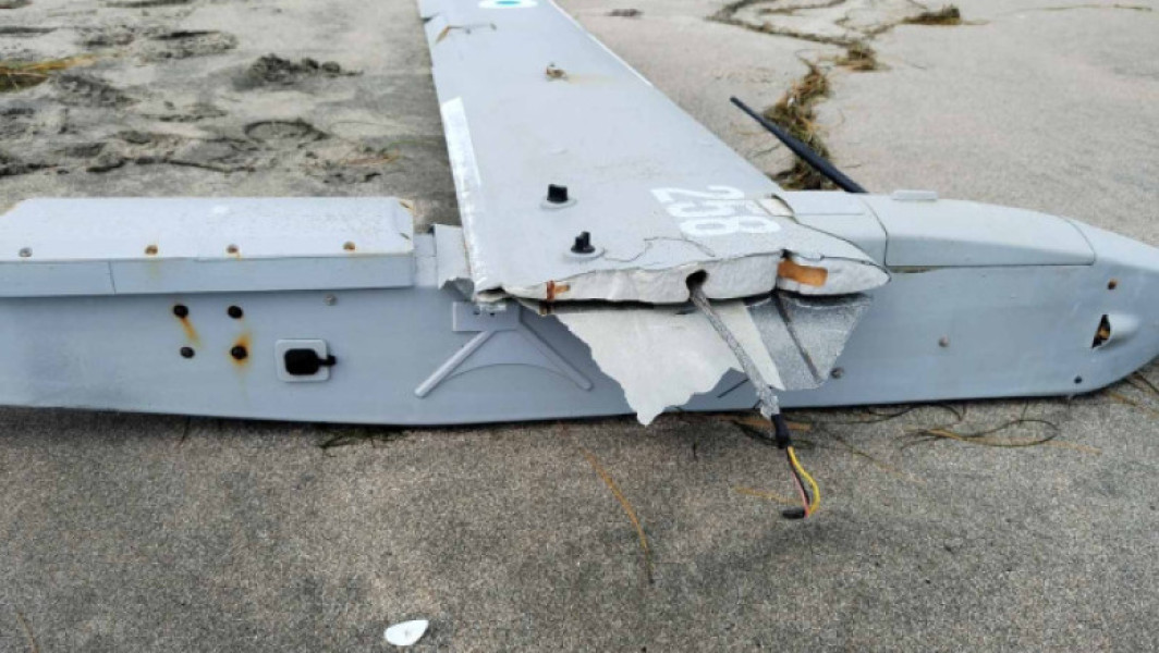 Dronă descoperită pe plaja din Burgas, adusă la bază pentru analize