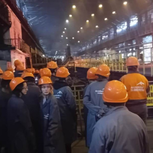 ArcelorMittal închide definitiv fabrica din Hunedoara