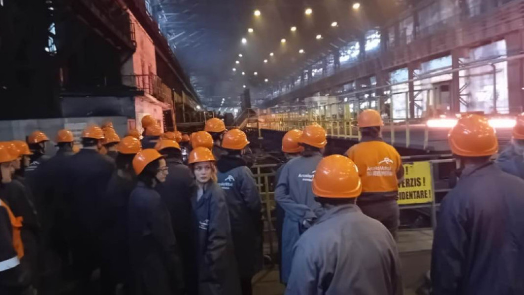 ArcelorMittal închide definitiv fabrica din Hunedoara