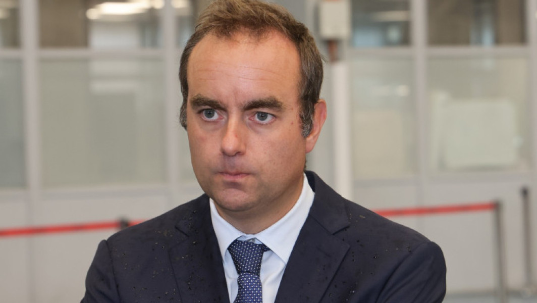 Noul premier francez Sebastien Lecornu retrage propunerea de eliminare a două zile libere și anunță strategia pentru a adopta bugetul